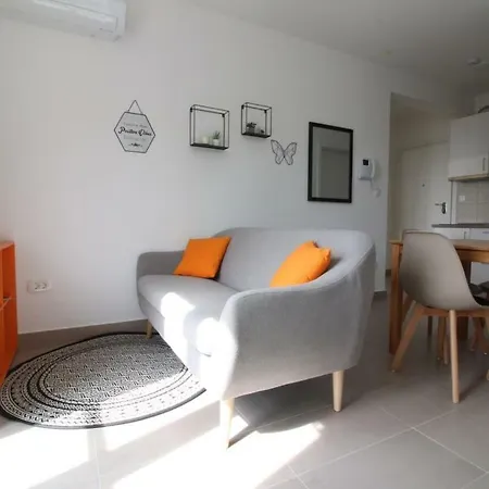 Apartment Sunbrela *